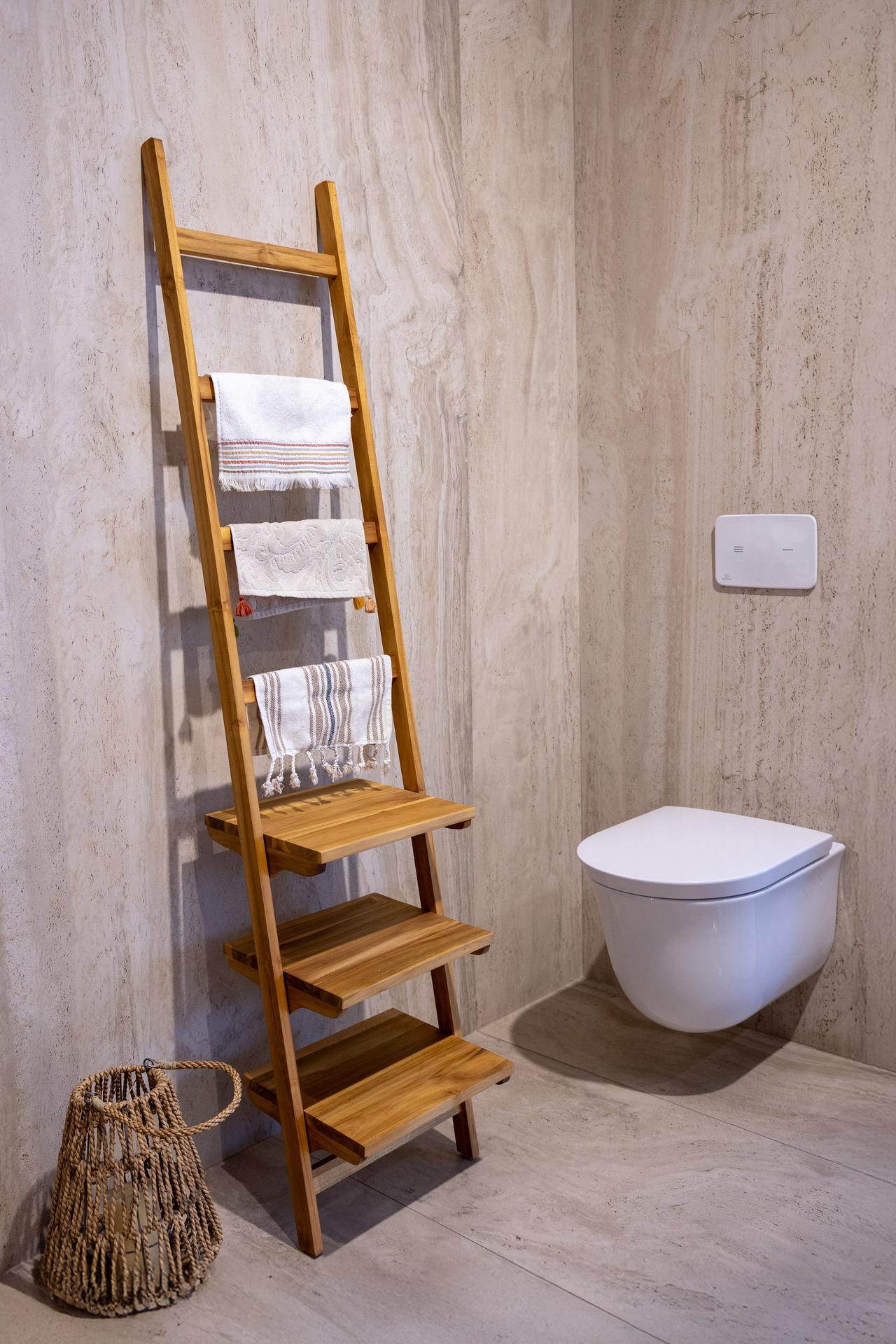 NEW CLASSIC  RIMLESS WALL- HUNG WC