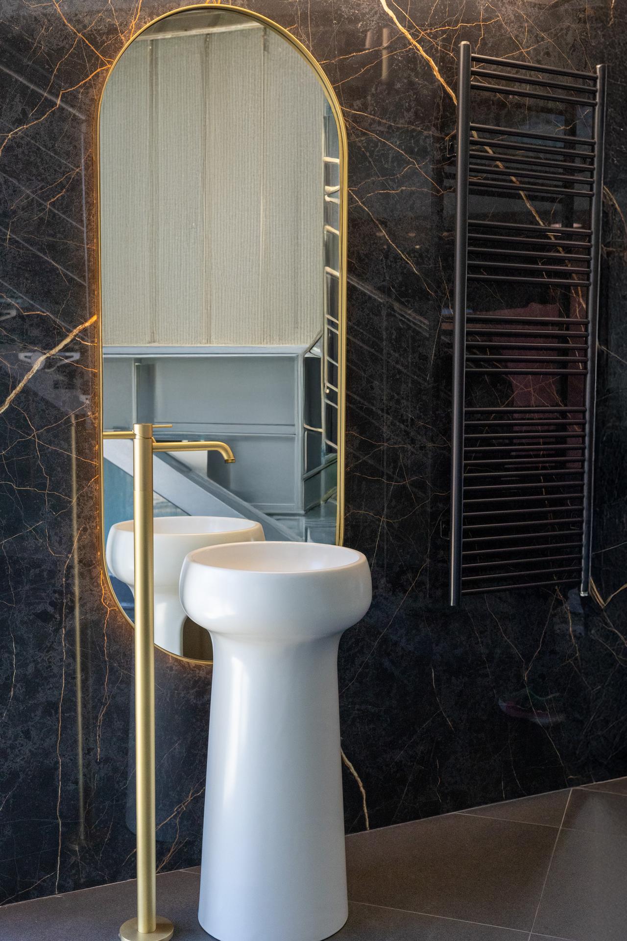 WASHBASIN MIXER ON FLOOR BRUSHED BRASS EXTERNAL