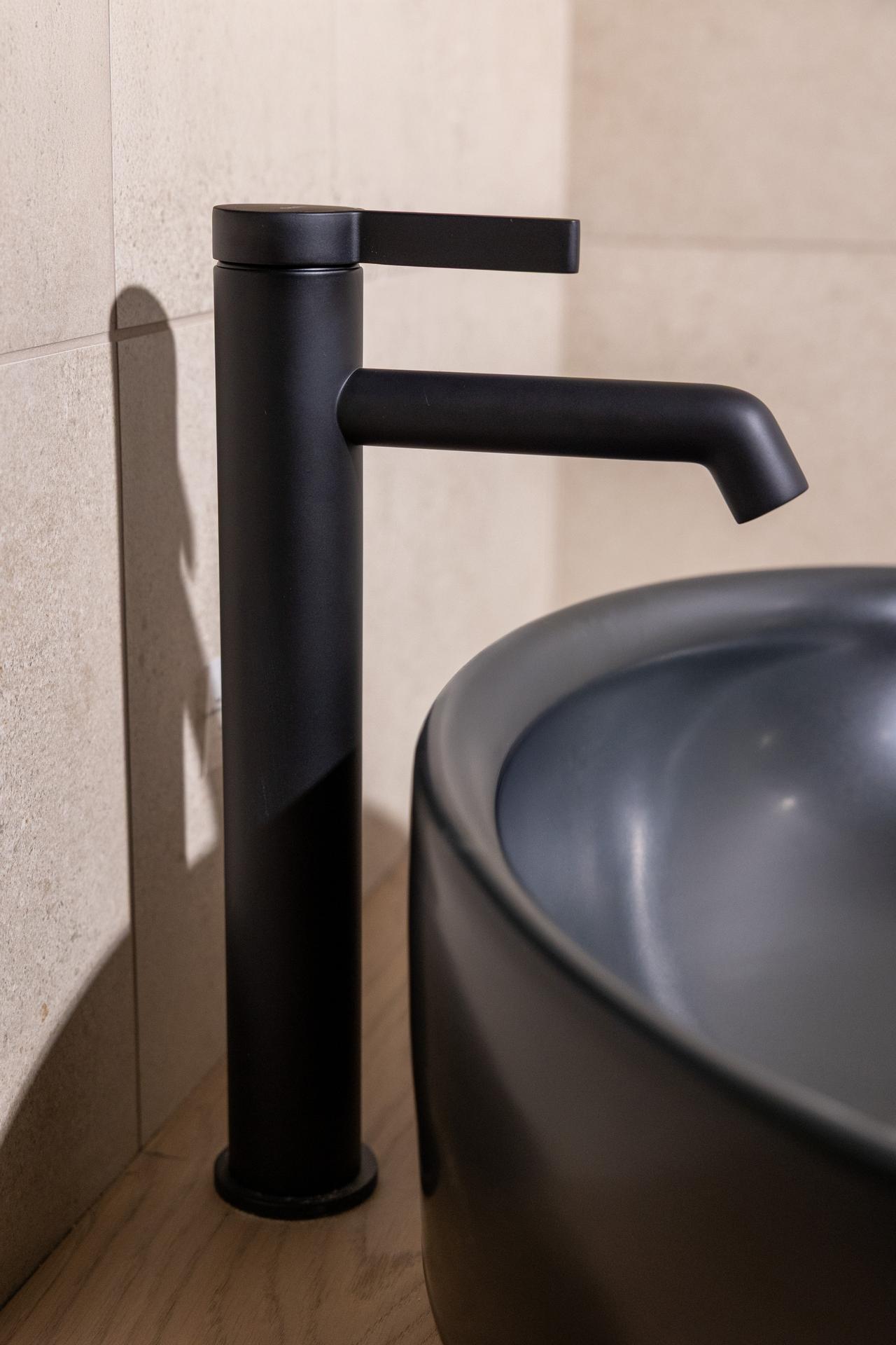 SINGEL LEVER TALL WASHBASIN MIXER WITHOUT POP-UP BALCKMAT